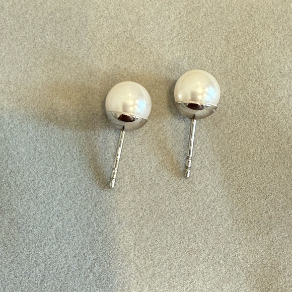 Dior | Tribales Pearl Black Earrings - Picture 4 of 9
